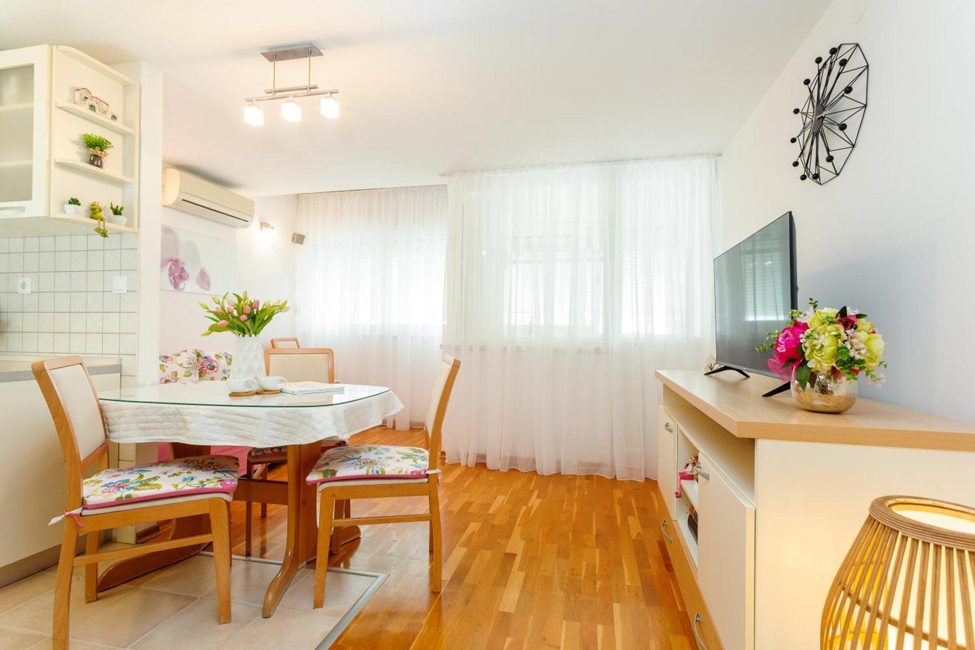 Apartament Marin *